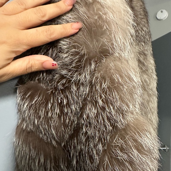 Saga Fox Real Fur Coat | Blue Frost Fox (Gray/Silver Tone) | Size M | Vintage - Picture 5 of 15